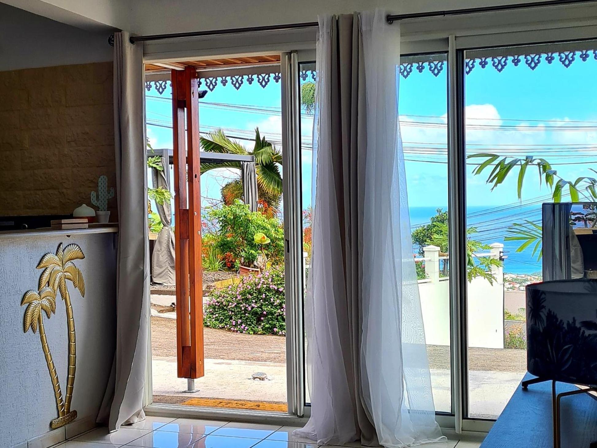 Le Cocon De Madana Apartment Saint-Joseph Bagian luar foto
