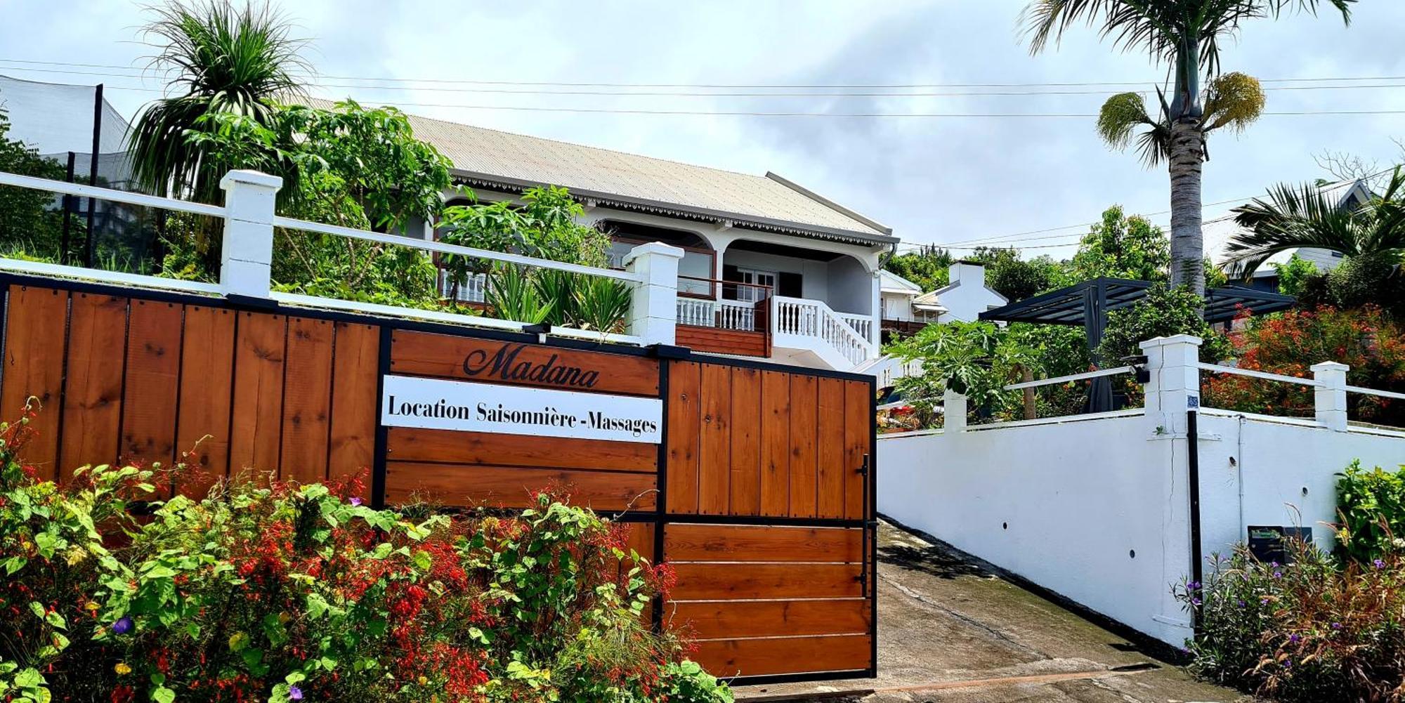 Le Cocon De Madana Apartment Saint-Joseph Bagian luar foto